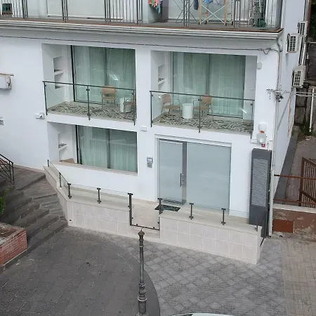 Seasily - Yourself Bed & Breakfast 3*